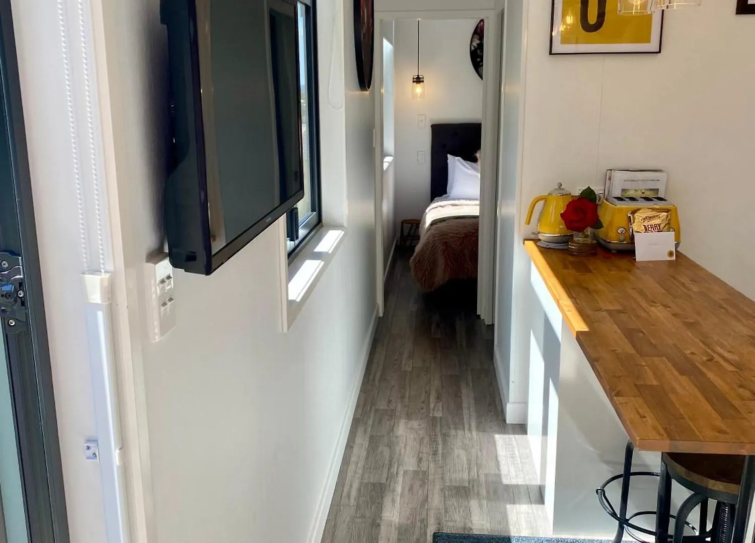 2 Bedroom Tiny Home Retreat With Hot Tub! Rotorua Holiday home